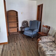 533 N Bluff St, Unit A in Berrien Springs, MI - Foto de edificio - Building Photo