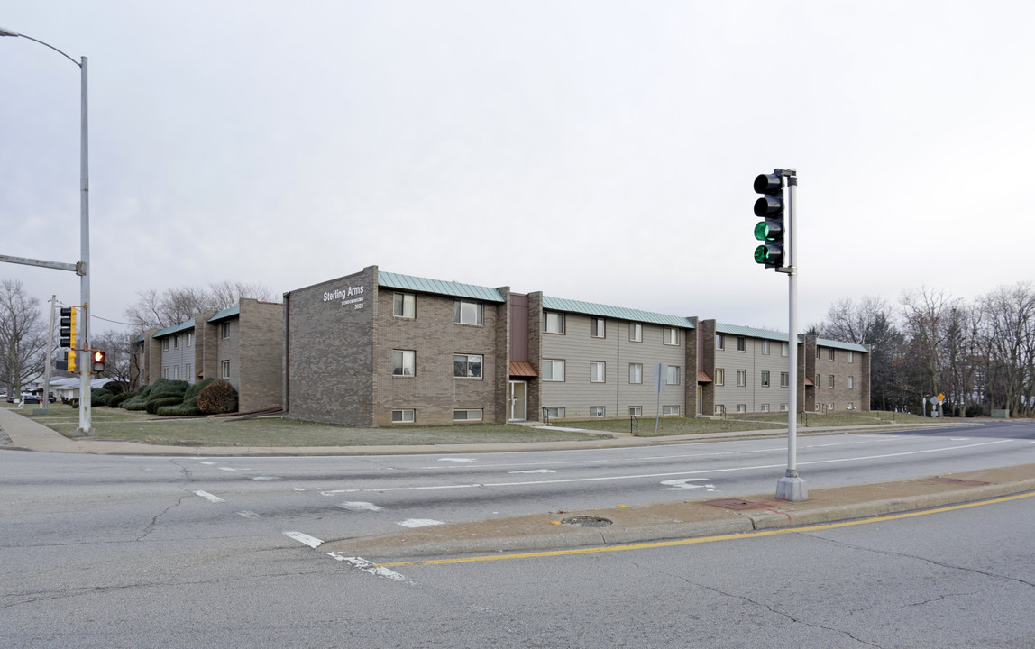 Sterling Arms Condominiums in Peoria, IL - Building Photo