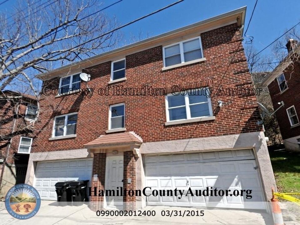 2996 W McMicken Ave in Cincinnati, OH - Foto de edificio