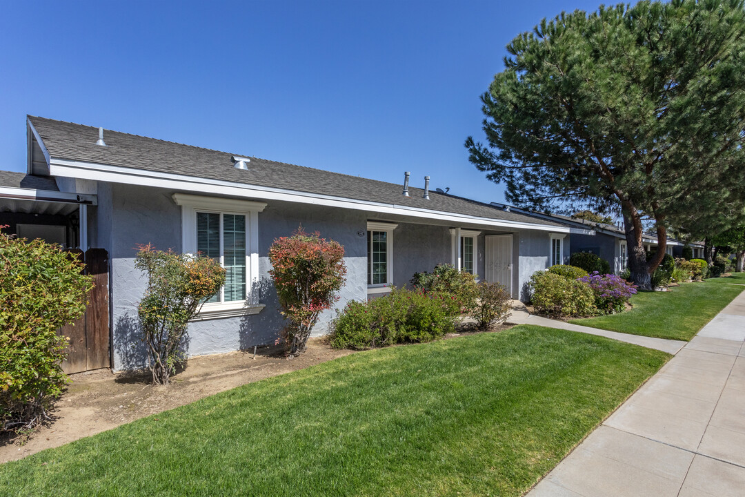 Shadowbrook Village in Clovis, CA - Building Photo