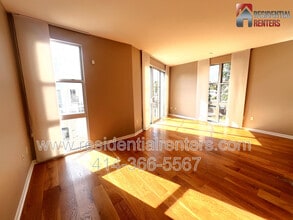 2130 N Commerce St in Milwaukee, WI - Building Photo - Building Photo