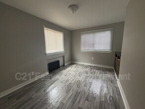 560 Wylie Ave in Clairton, PA - Building Photo - Building Photo