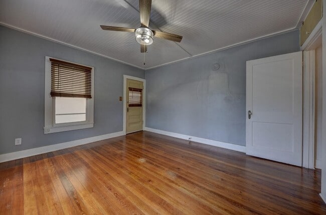 239 N Monroe St in La Grange, TX - Building Photo - Building Photo