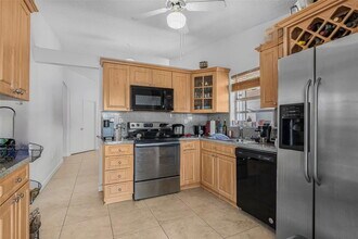 8520 NW 193rd Ln in Hialeah, FL - Building Photo - Building Photo