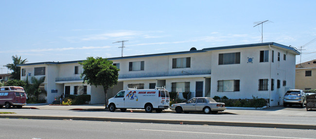 10938 Venice Blvd in Culver City, CA - Foto de edificio - Building Photo