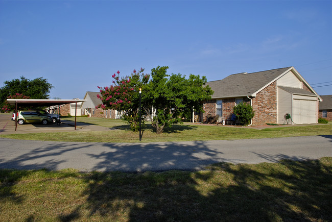 Chandler Place in Granbury, TX - Building Photo - Building Photo