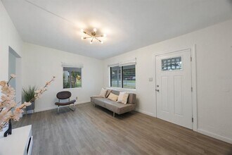 5481 47th Ave N in St. Petersburg, FL - Building Photo - Building Photo