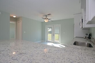 1322 Miramar St-Unit -2 in Cape Coral, FL - Foto de edificio - Building Photo