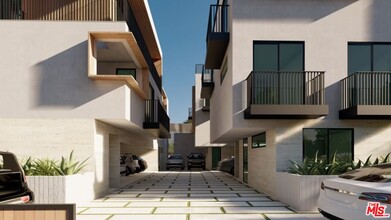 10961 Calvert St in Los Angeles, CA - Building Photo - Building Photo