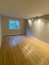 6884 W Touhy Ave, Unit E in Niles, IL - Building Photo - Building Photo