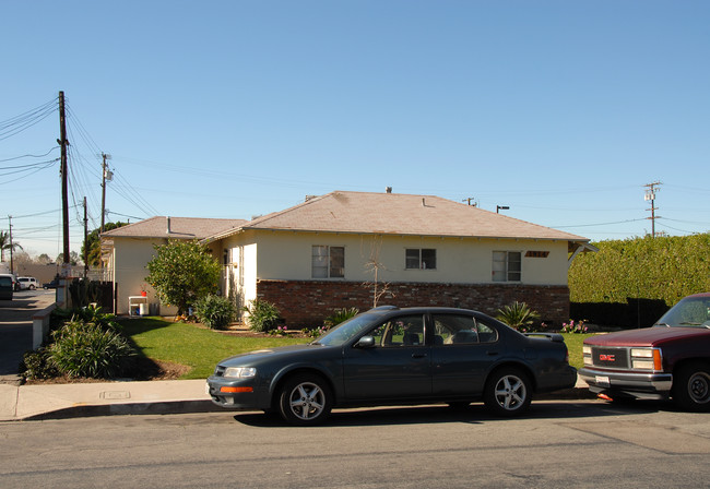 1914 2nd St in San Fernando, CA - Foto de edificio - Building Photo