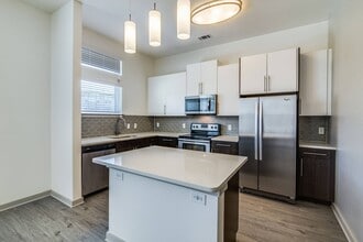 Harmony Luxury Apartments in Rowlett, TX - Foto de edificio - Building Photo