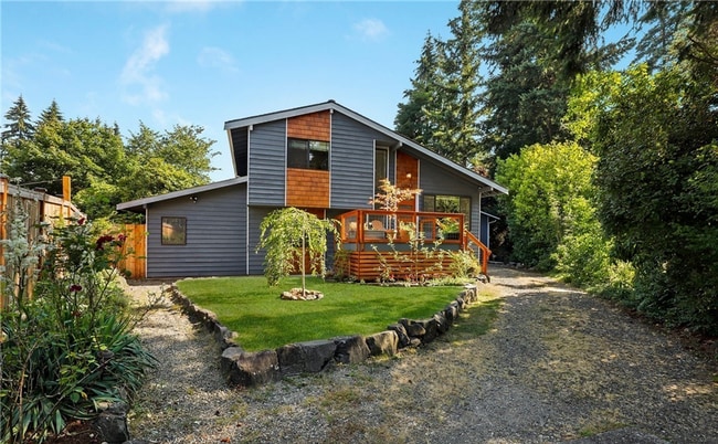 12062 NE 137th Ct in Kirkland, WA - Building Photo - Building Photo