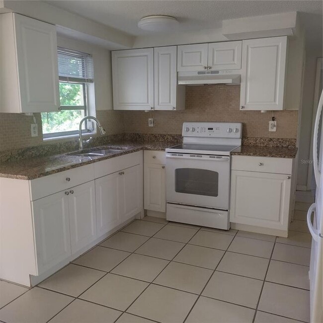 4841 Blossom Dr in Holiday, FL - Foto de edificio - Building Photo