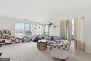 8103 Lacy Dr in Manassas, VA - Building Photo