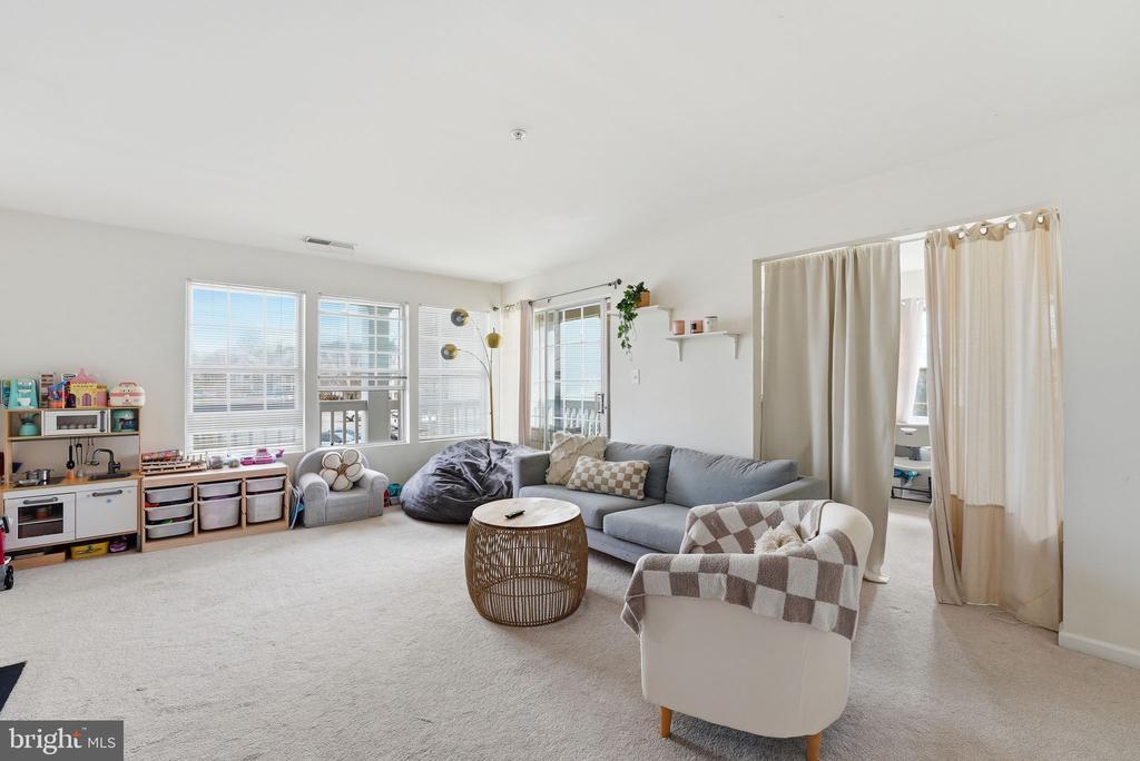 8103 Lacy Dr in Manassas, VA - Building Photo