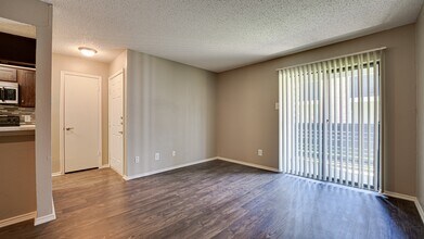 The Manhattan Apartments in Dallas, TX - Building Photo - Building Photo
