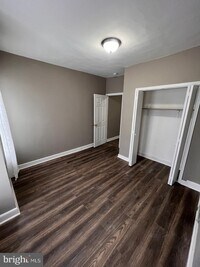 1813 N Warwick Ave photo'