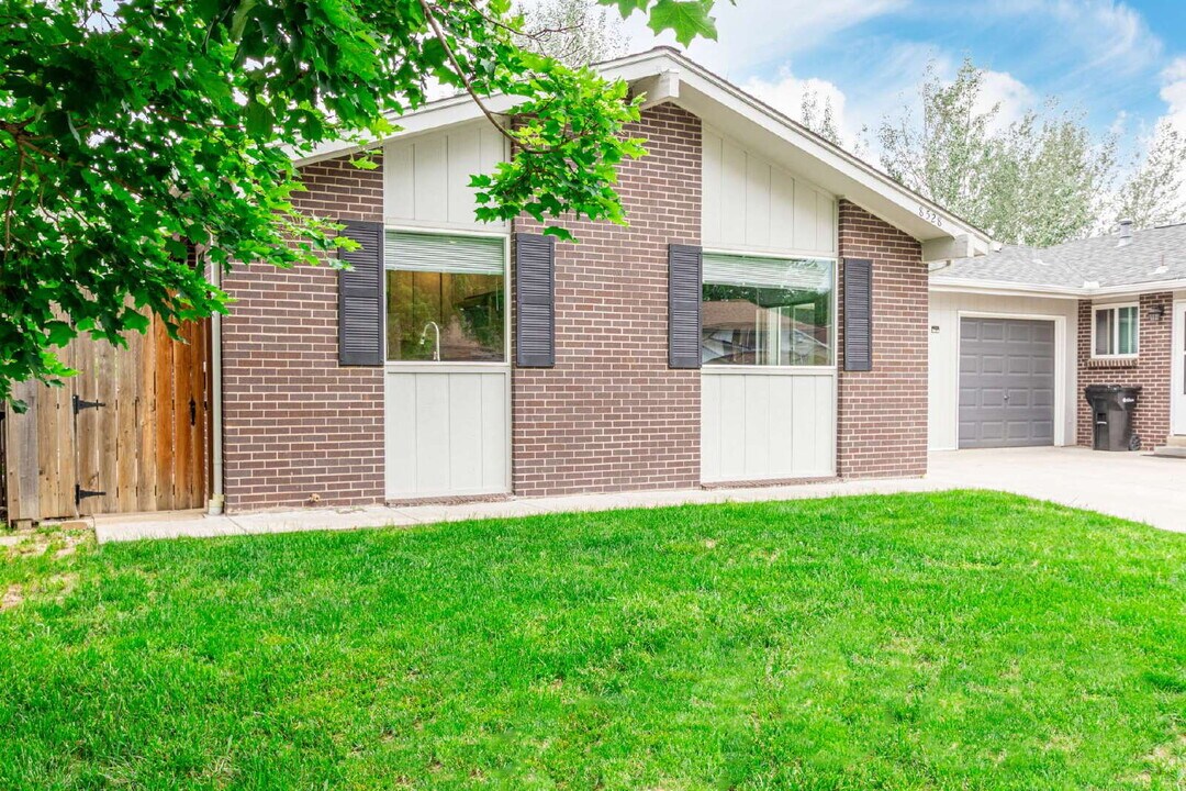 8528 W 62nd Pl in Arvada, CO - Building Photo