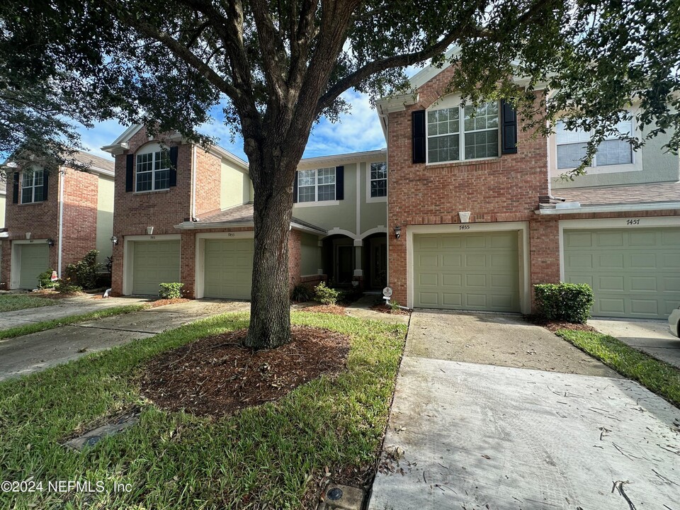 7455 Red Crane Ln in Jacksonville, FL - Foto de edificio