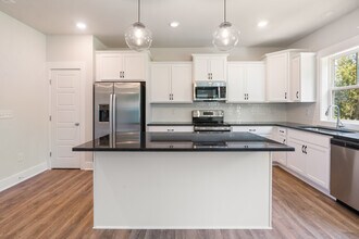 125 Beacon Dr in Pittsboro, NC - Foto de edificio - Building Photo