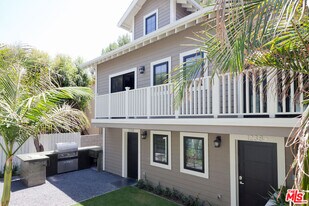 1238 W 30th St in Los Angeles, CA - Building Photo