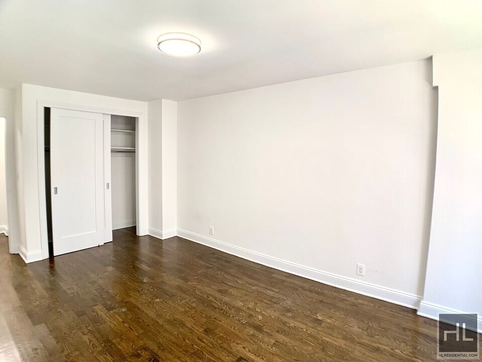 EAST 56 STREET in New York, NY - Building Photo