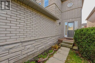 6416 Hampden Woods Rd in Mississauga, ON - Building Photo - Building Photo