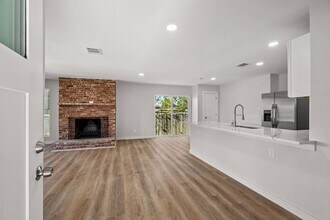 4304 SW Loop 820-Unit -4306 in Fort Worth, TX - Building Photo - Building Photo