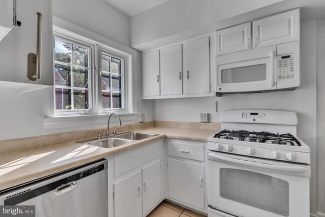 property at 3316 Valley Dr