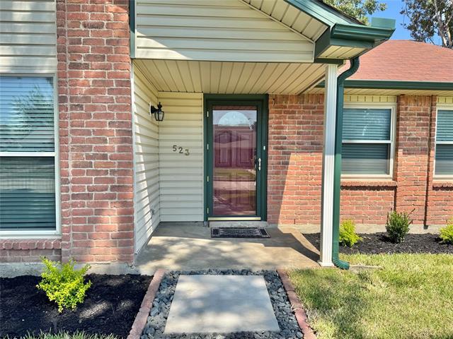 property at 523 Red Oak Dr