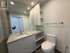 1 Fairview Rd E in Mississauga, ON - Building Photo - Building Photo