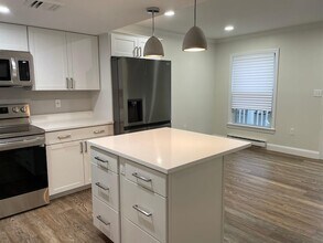 33 Deer St, Unit 507 in Portsmouth, NH - Foto de edificio - Building Photo