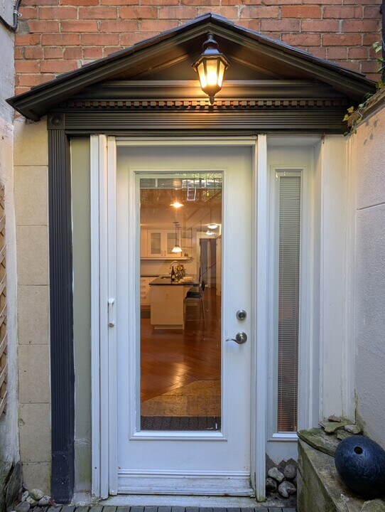 205 Indian Grv in Toronto, ON - Building Photo