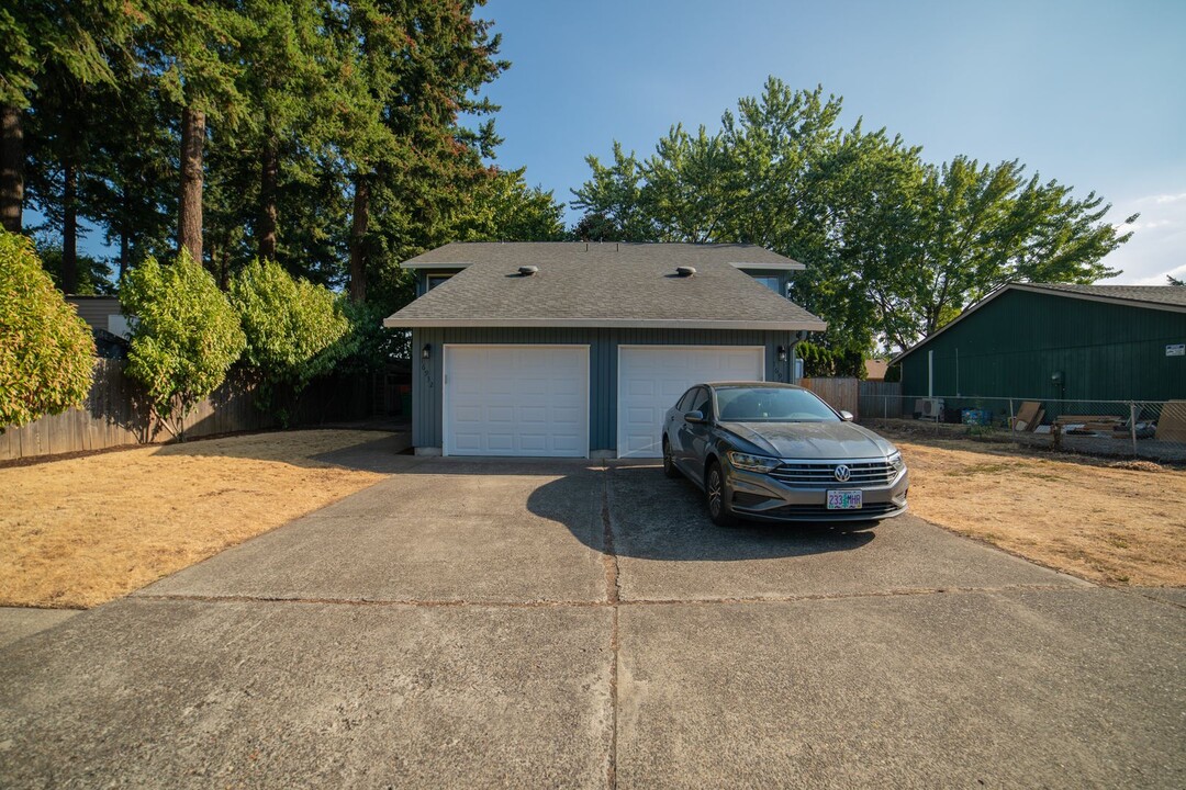 16930-16932 SE Pine St in Portland, OR - Foto de edificio
