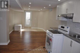 5846 Terrapark Trail in Mississauga, ON - Building Photo - Building Photo