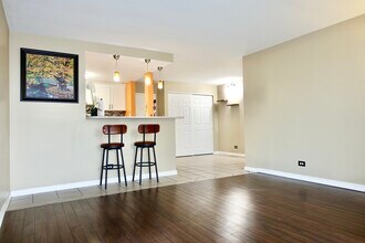 2015 S Finley Rd in Lombard, IL - Building Photo - Building Photo