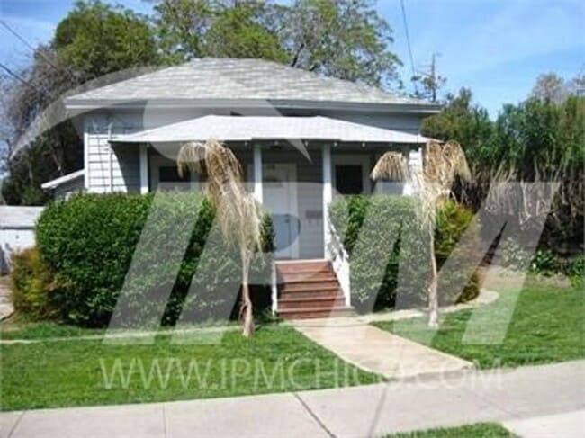 property at 618 W 9th St