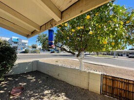 Paradise Valley Apartments in Phoenix, AZ - Building Photo