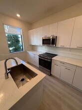 4281 NW 83rd Ave in Doral, FL - Building Photo - Building Photo