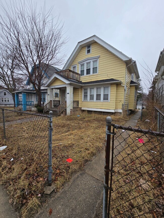 3600-3602 N Port Washington Rd-Unit -3602 N Port Washington Rd (upper) in Milwaukee, WI - Building Photo - Building Photo