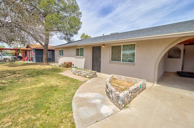 property at 334 W Harding Ave