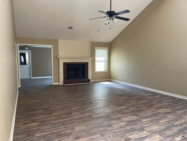 104 Williamsburg Ave in Warner Robins, GA - Building Photo - Building Photo