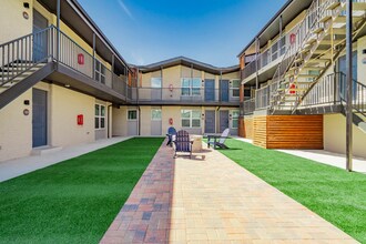 Parkside Green at Bishop Ridge in Dallas, TX - Building Photo - Building Photo