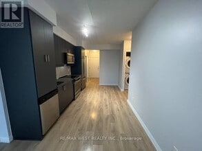 7895 Jane St in Vaughan, ON - Building Photo - Building Photo