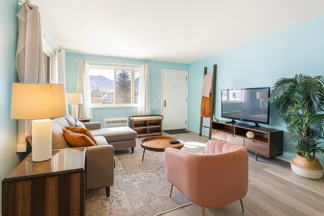645 Manhattan Plz, Unit 203 in Boulder, CO - Building Photo