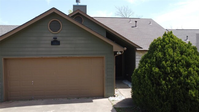 12813 Magnolia Mound Trail in Austin, TX - Foto de edificio - Building Photo