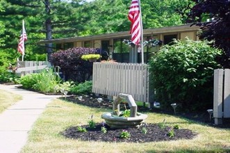 Clearwater Apartments in Eastlake, OH - Foto de edificio - Building Photo