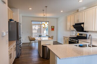 9256 Harlowe Ln in Orland Park, IL - Building Photo - Building Photo