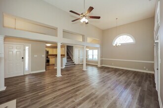 385 Fairway Ct in Newnan, GA - Foto de edificio - Building Photo